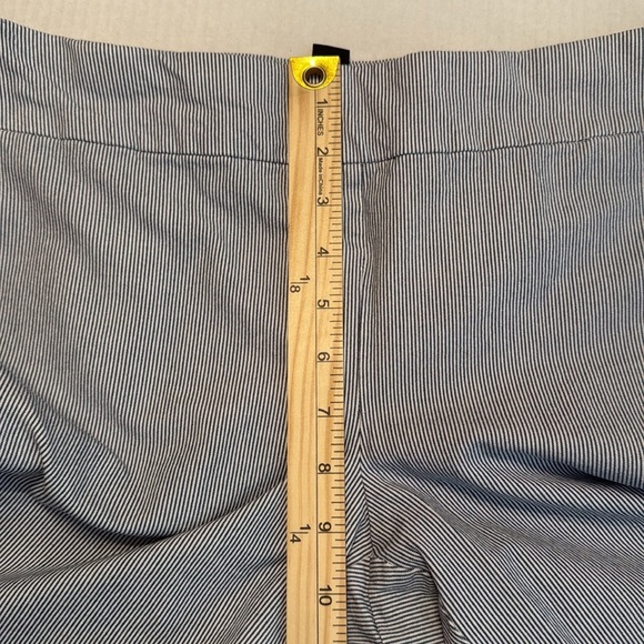 Chico's So Slimming Brigette Striped Slim Shorts Size 8 - Picture 4 of 13